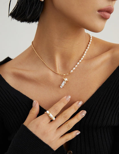 Modern Pearl Asymmetry Necklace