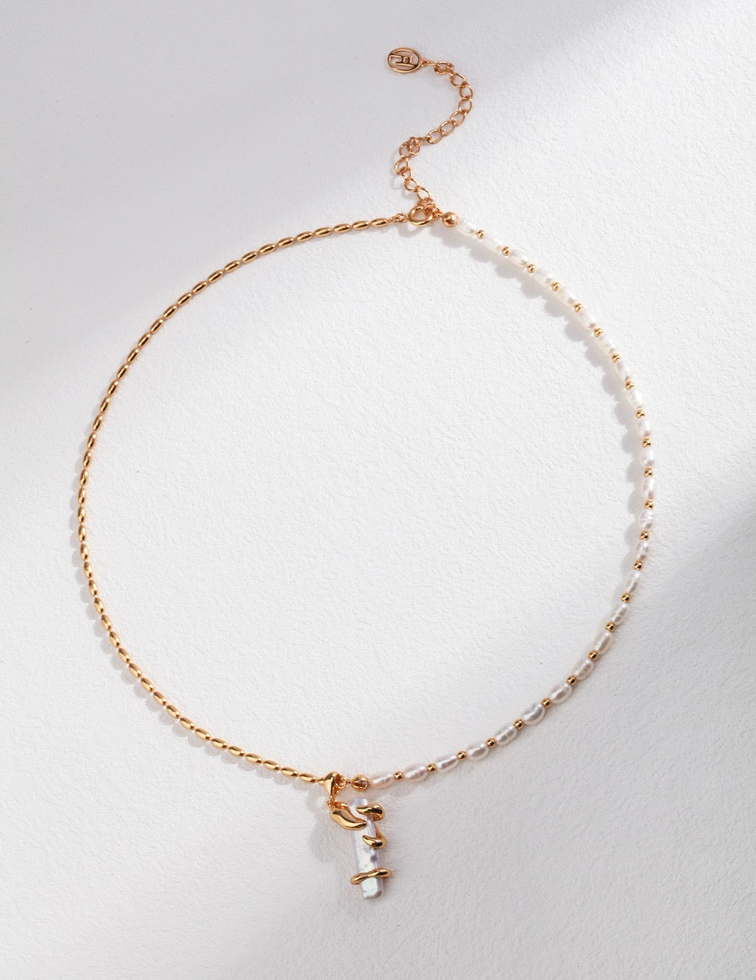 Modern Pearl Asymmetry Necklace